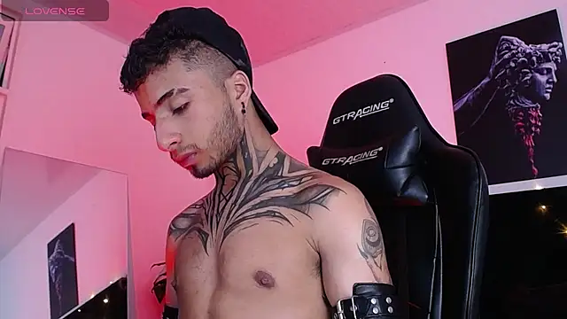 Snapshot of JuanCamiilo_66 chatting on February 14, 2025, 3:22 am JuanCamiilo 66 online show from February 14, 2025, 3:22 am