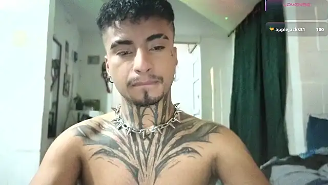 Snapshot of JuanCamiilo_66 chatting on May 23, 2026, 2:10 am JuanCamiilo 66 online show from May 23, 2026, 2:10 am