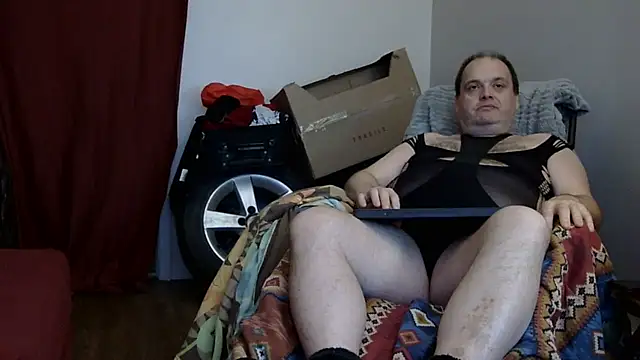 caressonnous online show from December 1, 2025, 8:32 pm