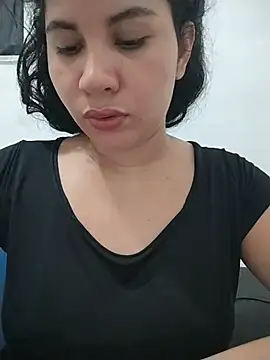 Snapshot of Yara0k chatting on May 2, 2026, 10:37 pm Yara0k online show from May 2, 2026, 10:37 pm