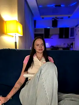 Snapshot of DinaTasty chatting on November 7, 2025, 6:23 pm DinaTasty online show from November 7, 2025, 6:23 pm