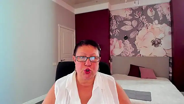 Snapshot of BarbaraTurners chatting on October 12, 2025, 11:44 am BarbaraTurners online show from October 12, 2025, 11:44 am