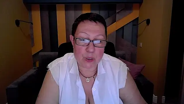 Snapshot of BarbaraTurners chatting on March 3, 2025, 6:46 pm BarbaraTurners online show from March 3, 2025, 6:46 pm