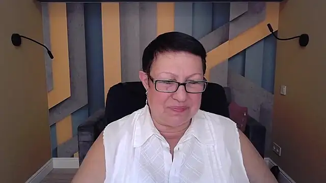 Snapshot of BarbaraTurners chatting on October 10, 2025, 6:31 pm BarbaraTurners online show from October 10, 2025, 6:31 pm