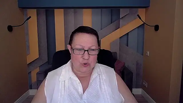 Snapshot of BarbaraTurners chatting on November 16, 2025, 12:32 pm BarbaraTurners online show from November 16, 2025, 12:32 pm