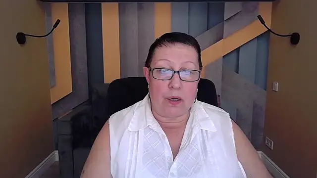 Snapshot of BarbaraTurners chatting on November 10, 2025, 7:30 pm BarbaraTurners online show from November 10, 2025, 7:30 pm