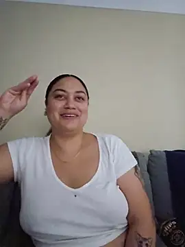 Snapshot of honeeyyy_pot chatting on July 15, 2026, 5:20 pm honeeyyy pot online show from July 15, 2026, 5:20 pm