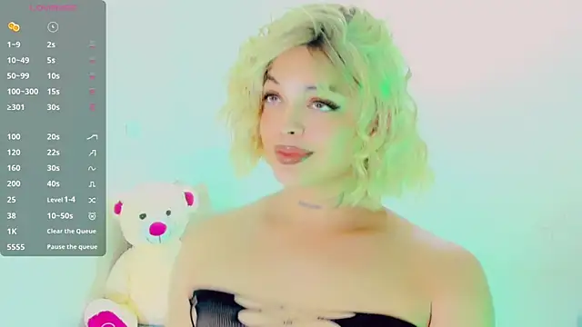 Emmaa Saenz  online show from March 15, 2026, 9:55 pm