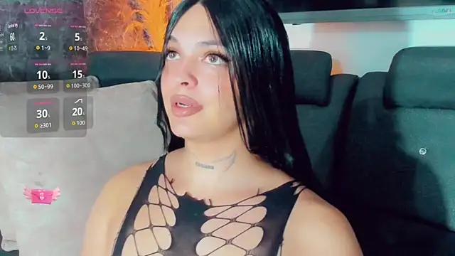 Emmaa Saenz  online show from May 30, 2026, 10:37 pm
