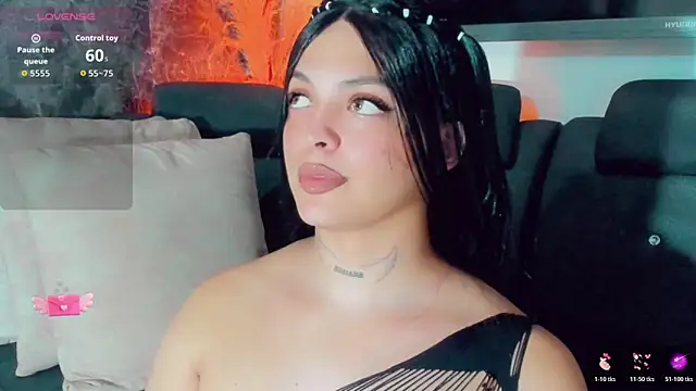 Emmaa Saenz  online show from May 31, 2026, 10:10 pm