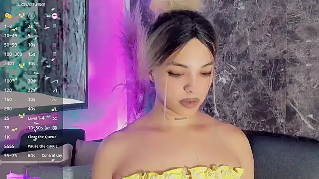 Snapshot of Emmaa_Saenz_ chatting on February 6, 2025, 11:15 pm Emmaa Saenz online show from February 6, 2025, 11:15 pm
