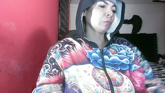 charlotedoll online show from February 25, 2026, 3:40 am