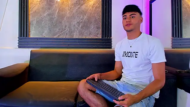 liam genner  online show from November 5, 2025, 7:50 pm