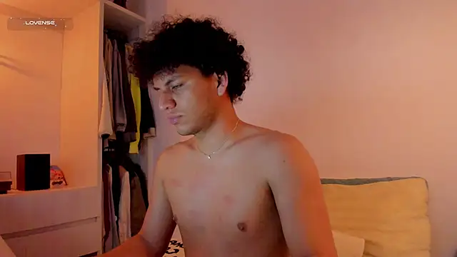 Snapshot of Curlblue chatting on December 4, 2025, 5:39 am Curlblue online show from December 4, 2025, 5:39 am