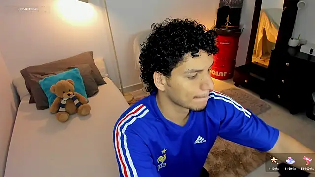 Snapshot of Curlblue chatting on September 15, 2025, 4:02 am Curlblue online show from September 15, 2025, 4:02 am