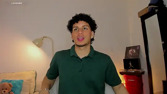 Snapshot of Curlblue chatting on September 19, 2025, 4:38 am Curlblue online show from September 19, 2025, 4:38 am