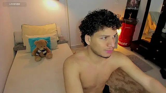 Snapshot of Curlblue chatting on September 26, 2025, 12:12 pm Curlblue online show from September 26, 2025, 12:12 pm