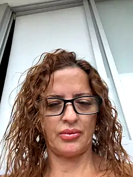 Snapshot of CioniWeiss chatting on November 14, 2025, 12:53 pm CioniWeiss online show from November 14, 2025, 12:53 pm