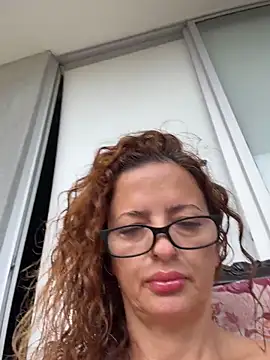 Snapshot of CioniWeiss chatting on November 19, 2025, 12:05 pm CioniWeiss online show from November 19, 2025, 12:05 pm