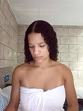 Snapshot of By_Aninha chatting on May 5, 2026, 1:36 pm By Aninha online show from May 5, 2026, 1:36 pm
