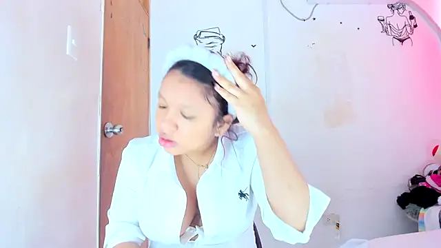 Emily Coper18 online show from March 12, 2026, 1:48 pm