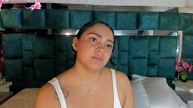 Snapshot of Abril_Gomez06 chatting on April 28, 2026, 2:27 am Abril Gomez06 online show from April 28, 2026, 2:27 am
