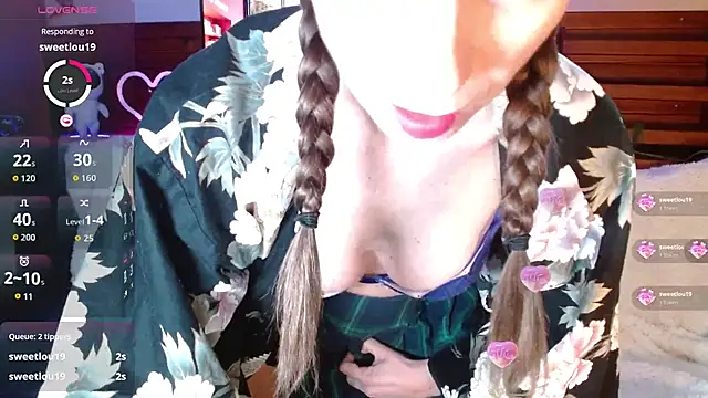 Snapshot of Trinity_Fire chatting on January 7, 2026, 11:32 pm Trinity Fire online show from January 7, 2026, 11:32 pm