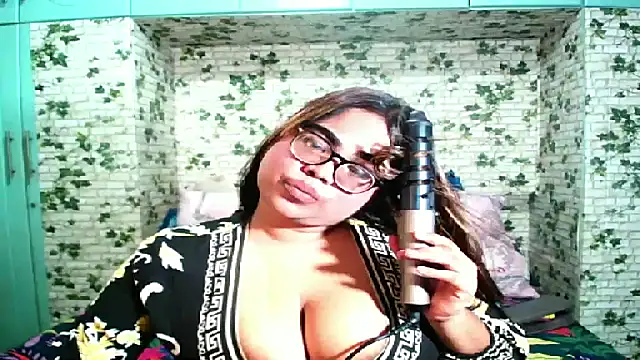 Snapshot of Indian_Lola00 chatting on June 25, 2026, 5:29 pm Indian Lola00 online show from June 25, 2026, 5:29 pm