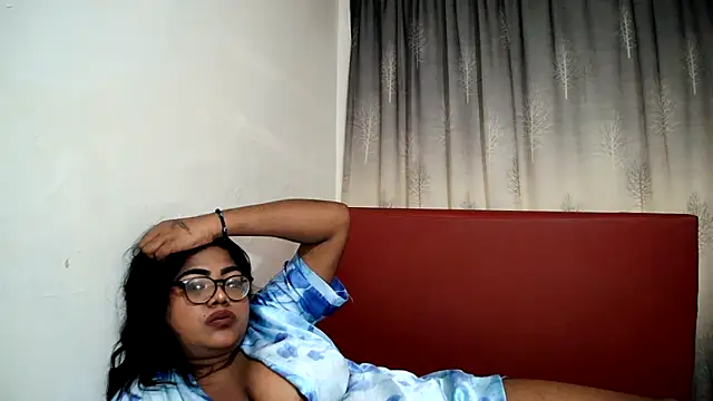 Snapshot of Indian_Lola00 chatting on February 13, 2025, 2:01 am Indian Lola00 online show from February 13, 2025, 2:01 am