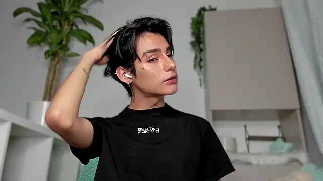 sebas rose online show from January 30, 2025, 7:39 am