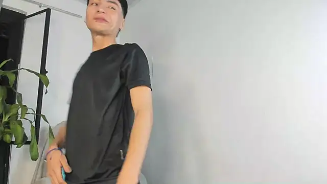 sebas rose online show from October 19, 2025, 12:13 am