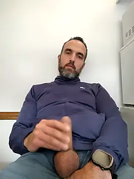 leon3875 online show from December 19, 2025, 3:25 pm