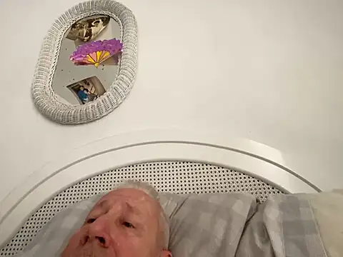 Snapshot of Bossinmidd12 chatting on February 1, 2025, 10:26 am Bossinmidd12 online show from February 1, 2025, 10:26 am