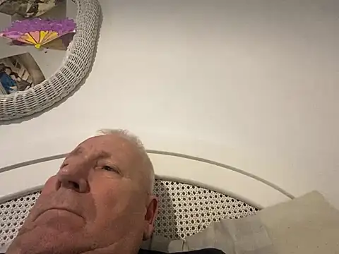 Snapshot of Bossinmidd12 chatting on February 9, 2025, 9:28 pm Bossinmidd12 online show from February 9, 2025, 9:28 pm