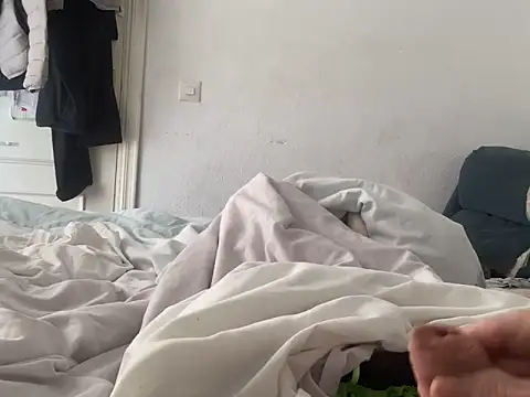 Snapshot of Bossinmidd12 chatting on December 14, 2024, 12:01 pm Bossinmidd12 online show from December 14, 2024, 12:01 pm