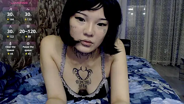 LizzieLight online show from November 17, 2025, 5:06 pm