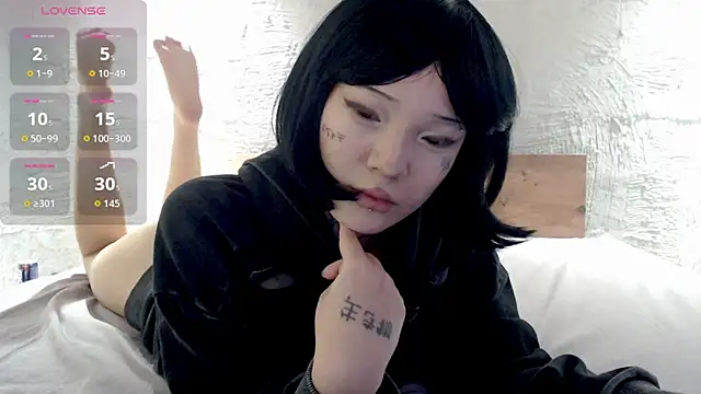 LizzieLight online show from November 3, 2025, 6:00 pm