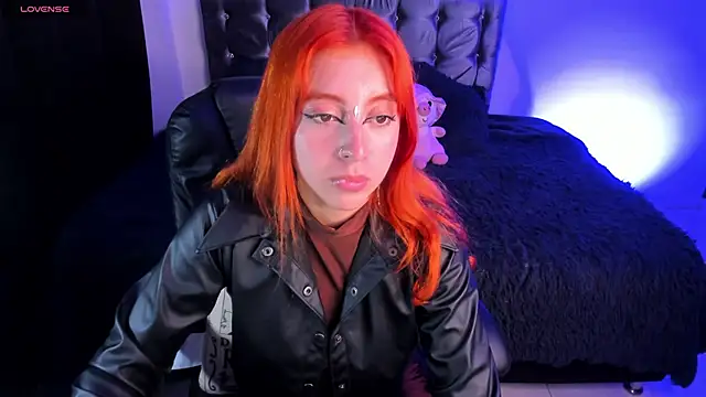 Snapshot of Violetaarey chatting on February 26, 2026, 2:33 am Violetaarey online show from February 26, 2026, 2:33 am