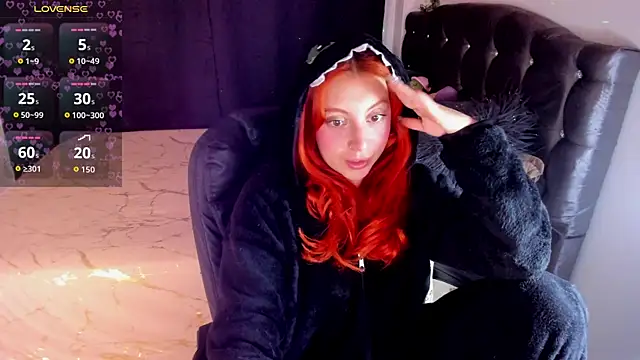 Snapshot of Violetaarey chatting on April 22, 2026, 2:18 am Violetaarey online show from April 22, 2026, 2:18 am