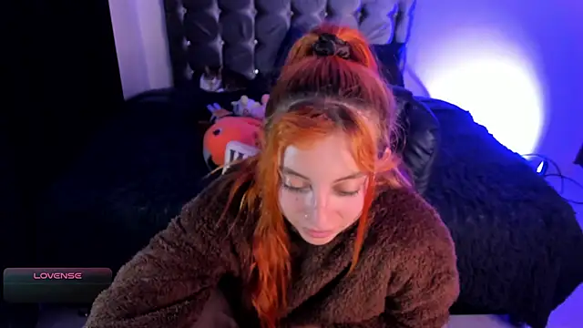 Snapshot of Violetaarey chatting on February 18, 2026, 4:43 am Violetaarey online show from February 18, 2026, 4:43 am