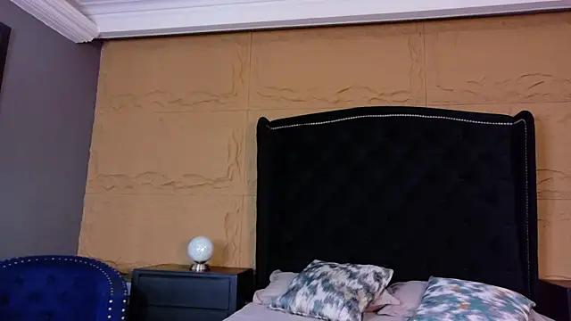 Snapshot of MagnusKing_ chatting on May 13, 2026, 12:01 pm MagnusKing online show from May 13, 2026, 12:01 pm