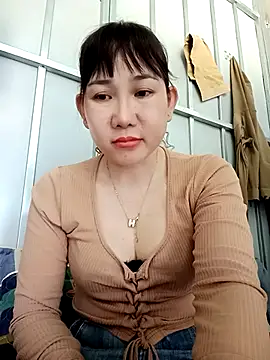 Snapshot of Ana_love2000 chatting on October 17, 2025, 12:58 am Ana love2000 online show from October 17, 2025, 12:58 am