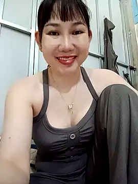 Snapshot of Ana_love2000 chatting on September 29, 2025, 12:17 am Ana love2000 online show from September 29, 2025, 12:17 am