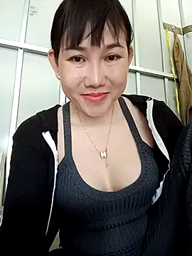 Snapshot of Ana_love2000 chatting on September 9, 2025, 1:38 am Ana love2000 online show from September 9, 2025, 1:38 am