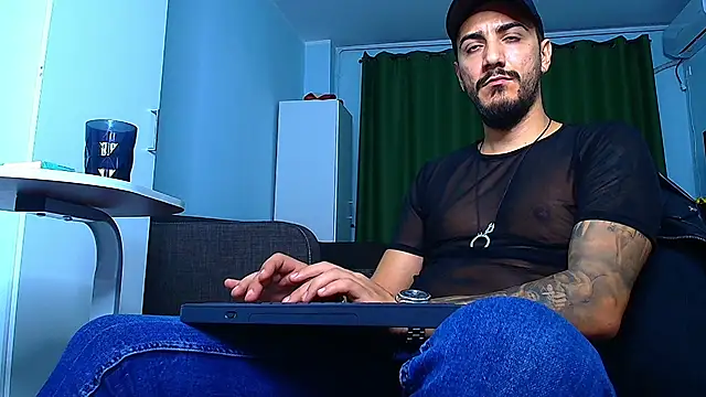 Snapshot of AndrewBanner chatting on September 21, 2025, 3:22 am AndrewBanner online show from September 21, 2025, 3:22 am