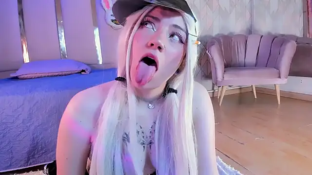 Broklinwhite  online show from December 14, 2025, 3:06 pm