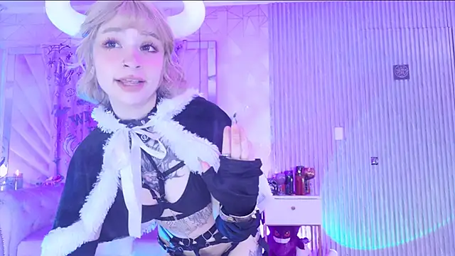 zephirahabney online show from December 13, 2025, 8:04 pm