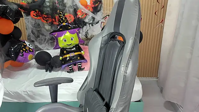 Lili 16 online show from October 30, 2025, 11:08 am