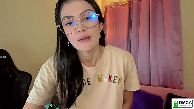 Lilabril online show from March 7, 2025, 3:39 pm