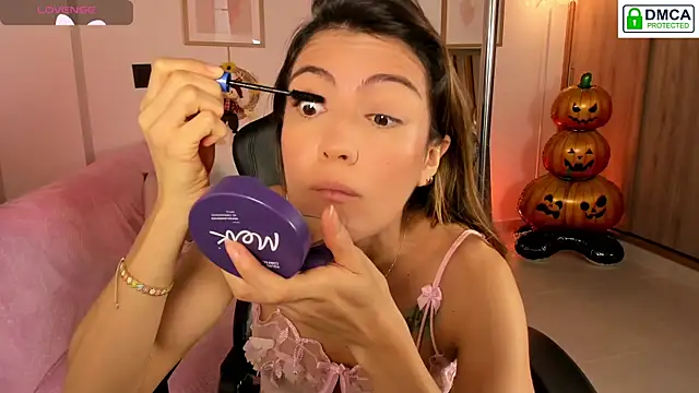 Lilabril online show from October 2, 2025, 2:31 pm